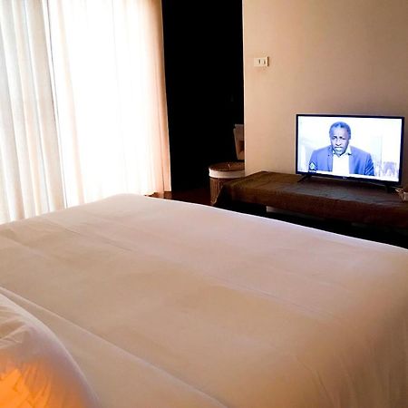 Siam Bright Suite Бангкок Экстерьер фото